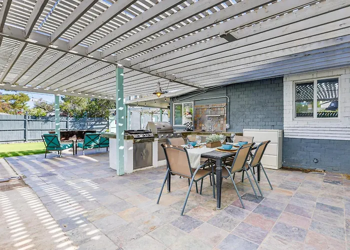 Bar & Fire Pit: Pet-friendly 'la Casita' Holiday home *