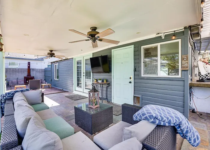 Bar & Fire Pit: Pet-friendly 'la Casita' Holiday home Phoenix