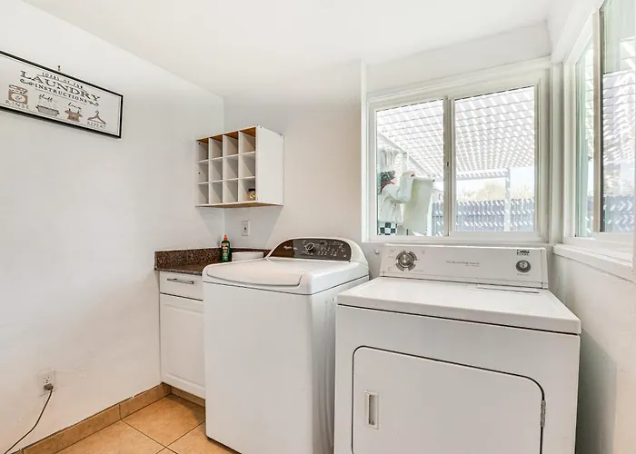 Bar & Fire Pit: Pet-friendly 'la Casita' Holiday home *
