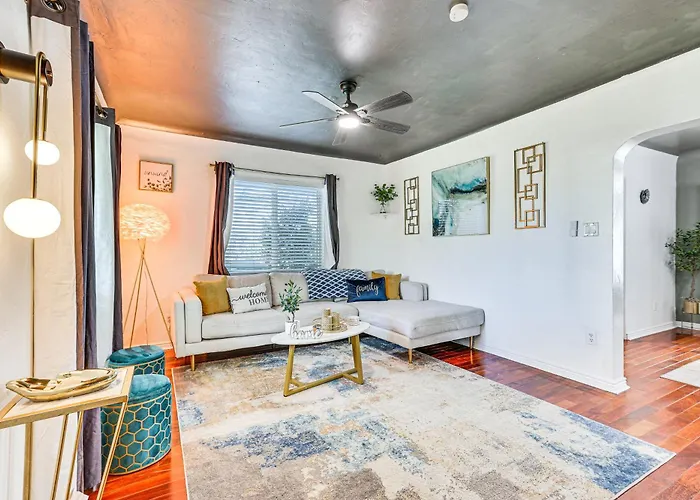 Bar & Fire Pit: Pet-friendly 'la Casita' Holiday home Phoenix